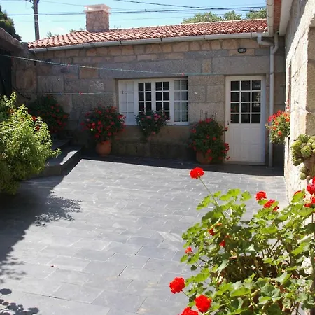 Vivienda Tradicional Con Jardin Y Patio Interior * Villanueva De Arosa