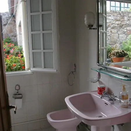 Semesterbostad Vivienda Tradicional Con Jardin Y Patio Interior