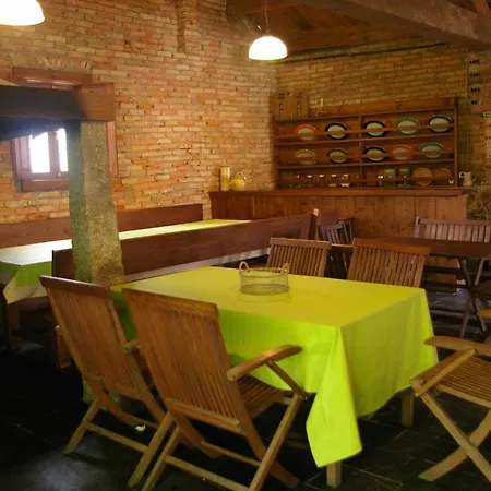 Vivienda Tradicional Con Jardin Y Patio Interior Tatil Evi Villanueva De Arosa