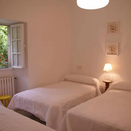 Vivienda Tradicional Con Jardin Y Patio Interior 度假居 *