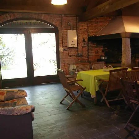 Vivienda Tradicional Con Jardin Y Patio Interior Villanueva De Arosa